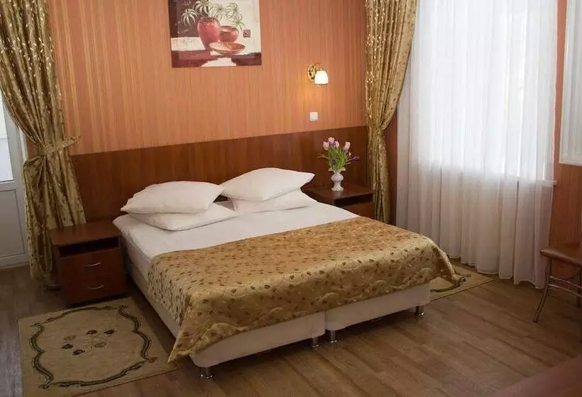 בית מלון כפרי Tonika