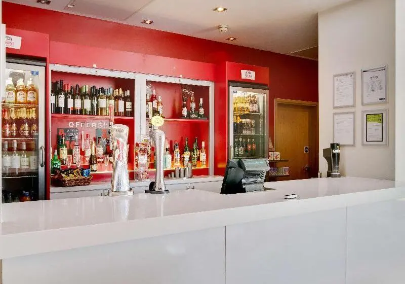 هتل Travelodge Cardiff Atlantic Wharf