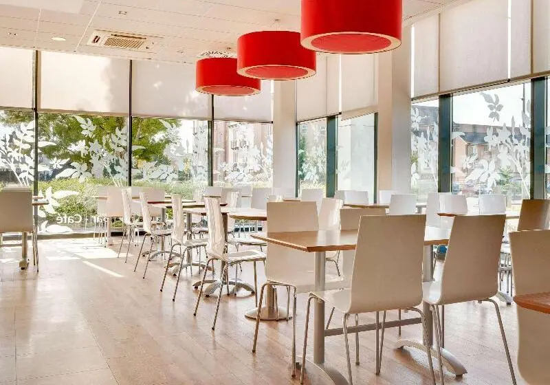هتل Travelodge Cardiff Atlantic Wharf