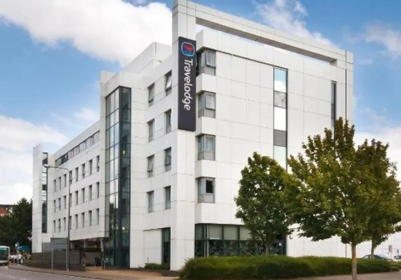 هتل Travelodge Cardiff Atlantic Wharf