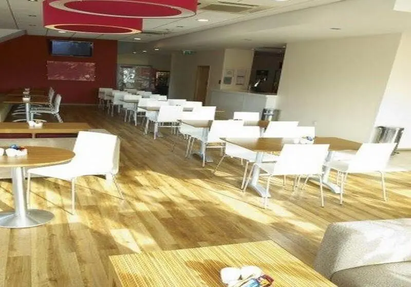 هتل Travelodge Cardiff Atlantic Wharf