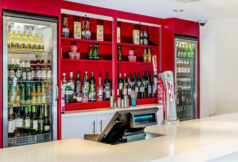 בית מלון כפרי Travelodge Stratford Upon Avon