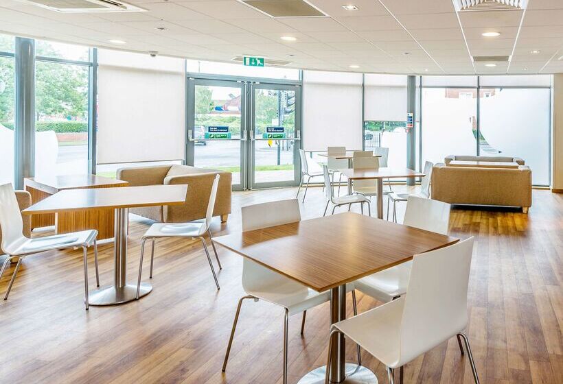 בית מלון כפרי Travelodge Stratford Upon Avon