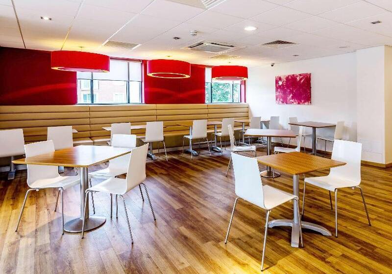 בית מלון כפרי Travelodge Stratford Upon Avon