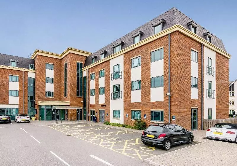 هتل Travelodge Stratford Upon Avon