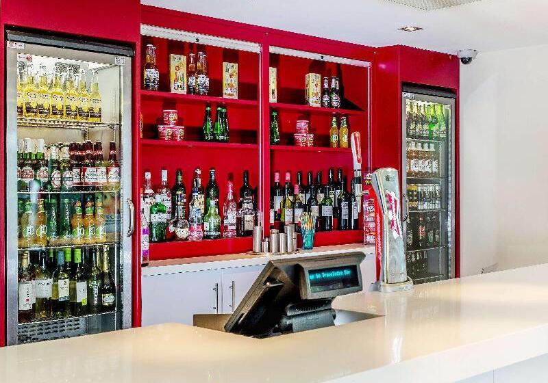 בית מלון כפרי Travelodge Stratford Upon Avon