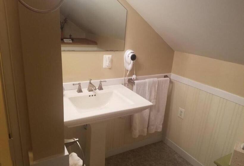 Blue Heron Inn A Bed And Breakfast Llc