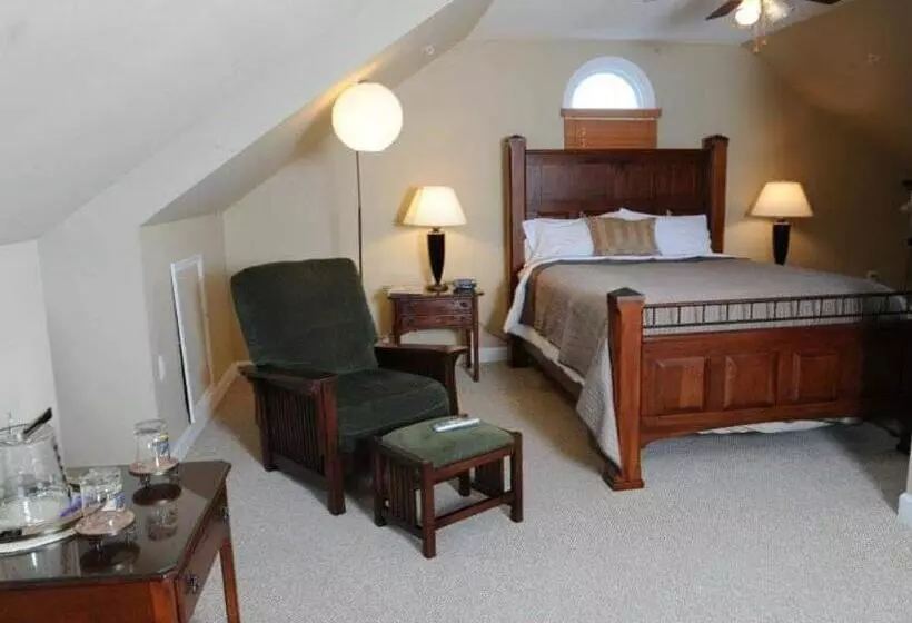 Blue Heron Inn   A Bed And Breakfast Llc