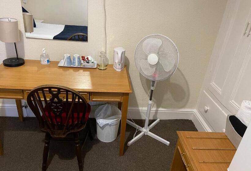 펜션 Victoria House   Self Catering Quiet Guesthouse   Adult Singles And Couples Only