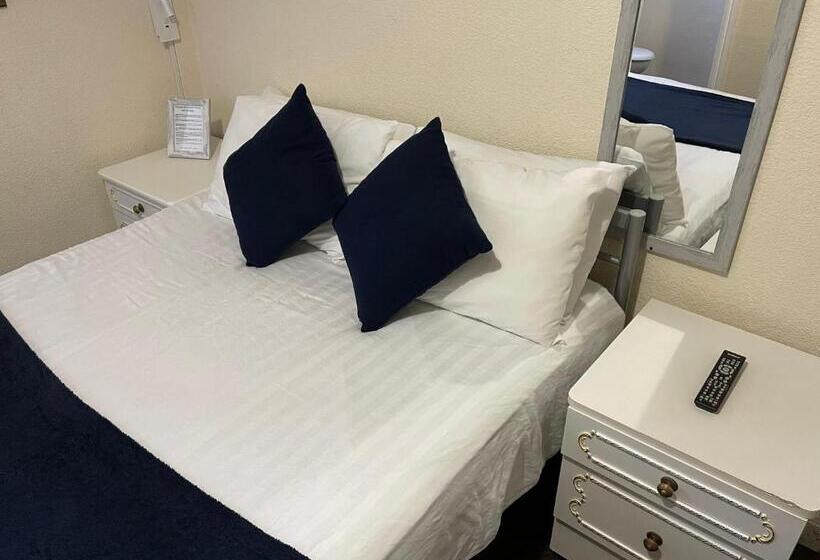 펜션 Victoria House   Self Catering Quiet Guesthouse   Adult Singles And Couples Only