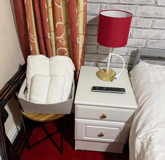 펜션 Victoria House   Self Catering Quiet Guesthouse   Adult Singles And Couples Only