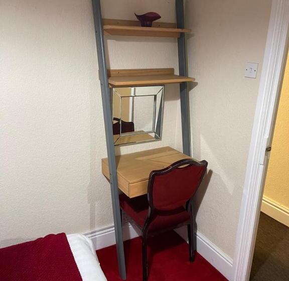 펜션 Victoria House   Self Catering Quiet Guesthouse   Adult Singles And Couples Only