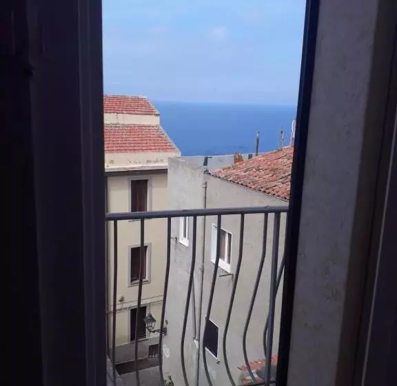 تختخواب و صبحانه L Antico Faro