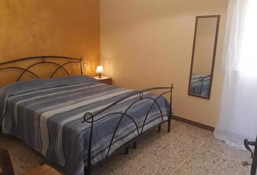 تختخواب و صبحانه L Antico Faro
