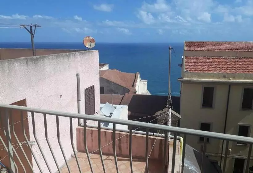 تختخواب و صبحانه L Antico Faro