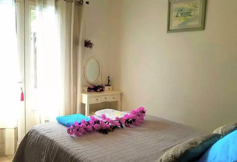 تختخواب و صبحانه La Maison Des Hôtes