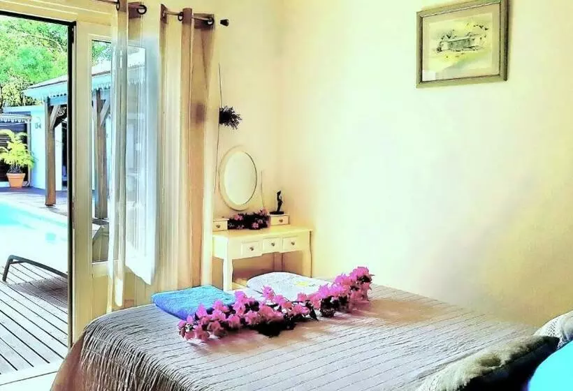 تختخواب و صبحانه La Maison Des Hôtes