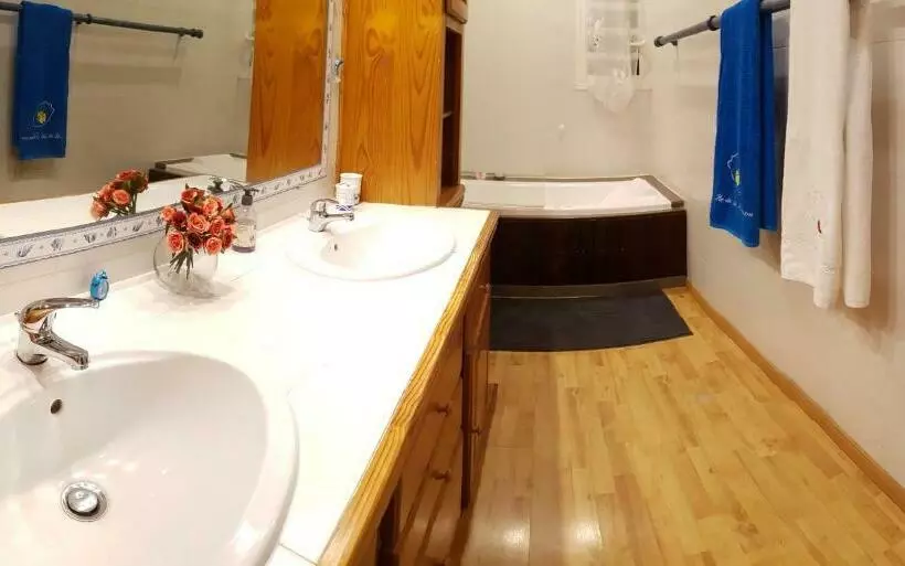 تختخواب و صبحانه La Maison Des Hôtes