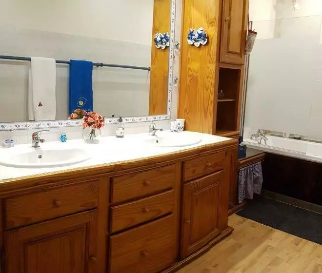 تختخواب و صبحانه La Maison Des Hôtes