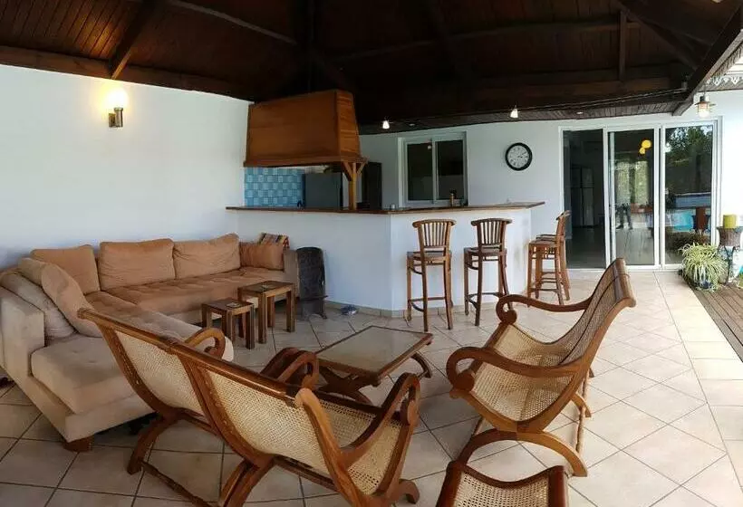 تختخواب و صبحانه La Maison Des Hôtes