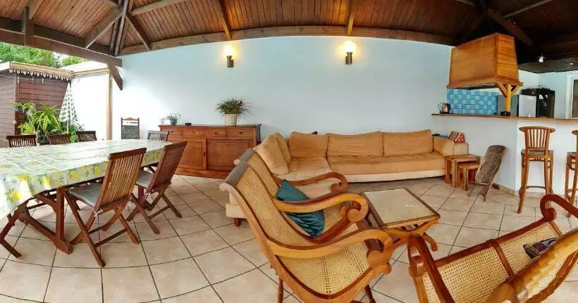 تختخواب و صبحانه La Maison Des Hôtes