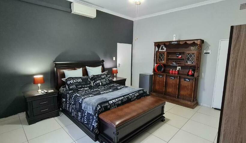 Bed & Breakfast Sleepover @194