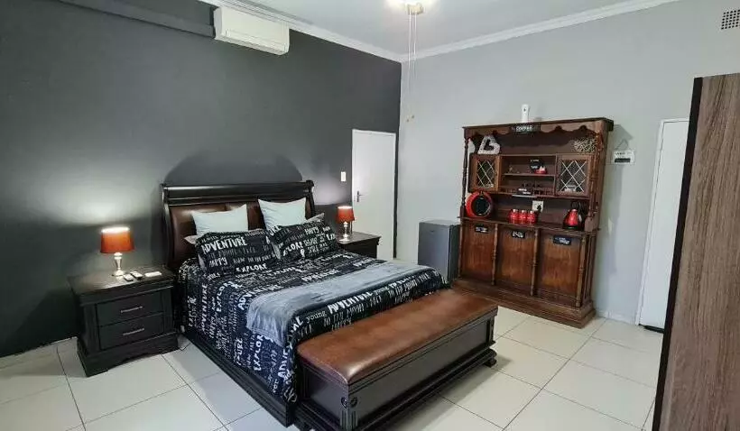 Bed & Breakfast Sleepover @194