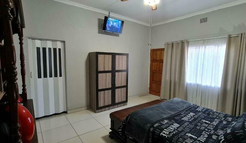 Bed & Breakfast Sleepover @194