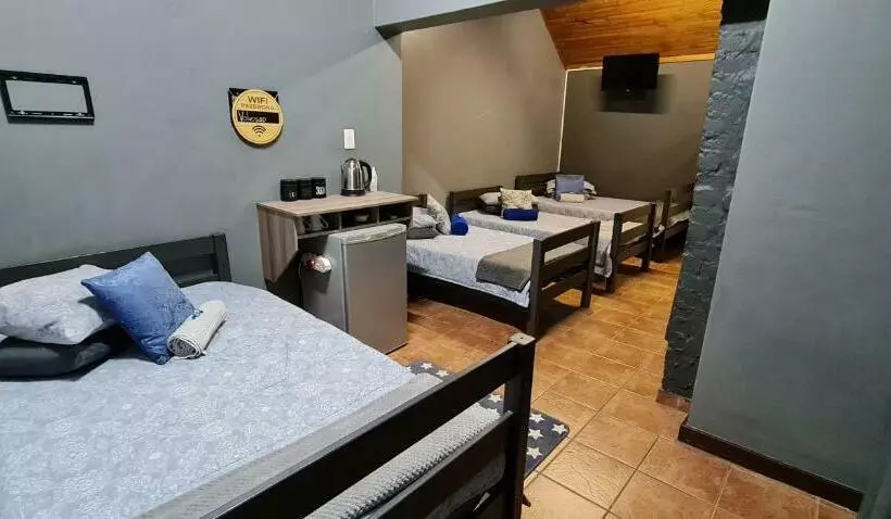 Bed & Breakfast Sleepover @194