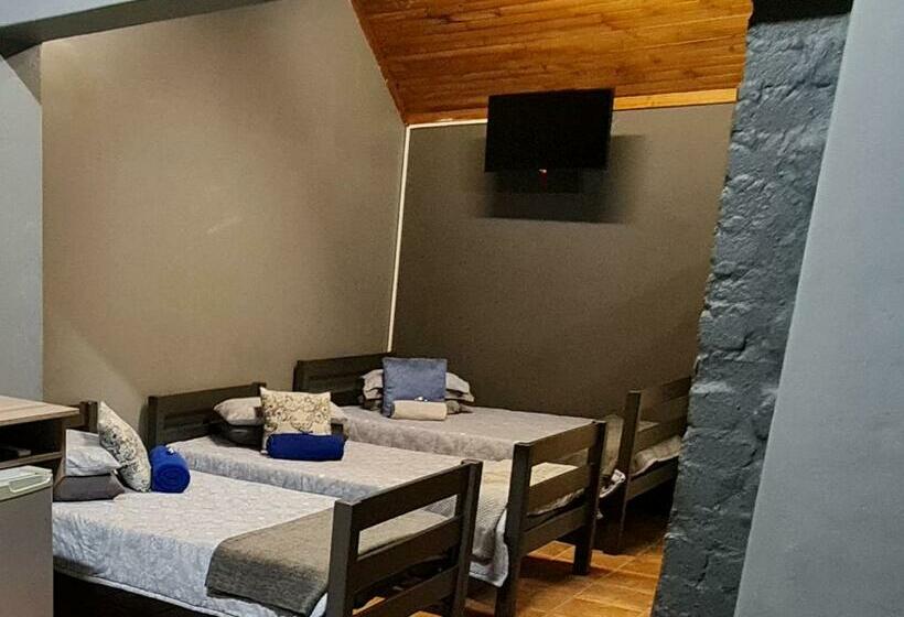 Bed & Breakfast Sleepover @194