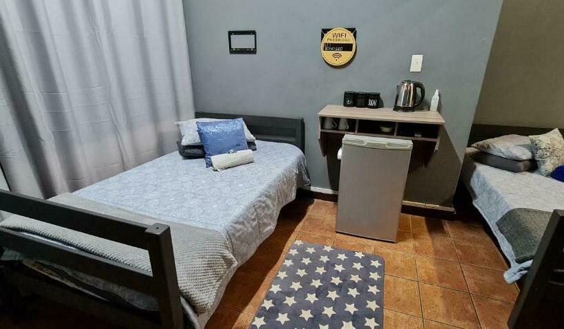 Bed & Breakfast Sleepover @194