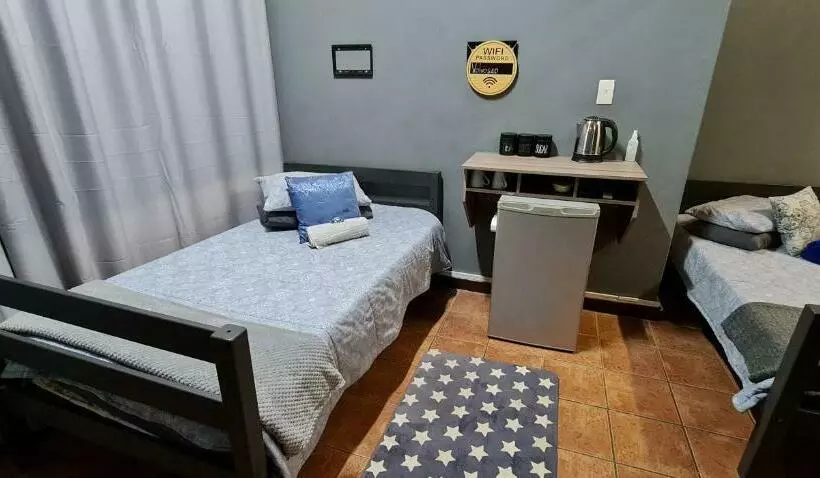 Bed & Breakfast Sleepover @194