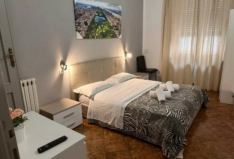 پانسیون Crown Guest House