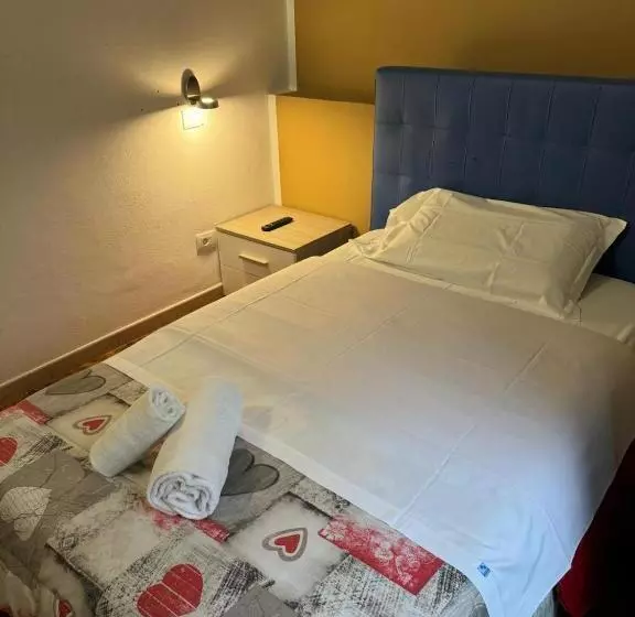 پانسیون Crown Guest House