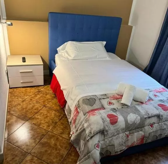 پانسیون Crown Guest House