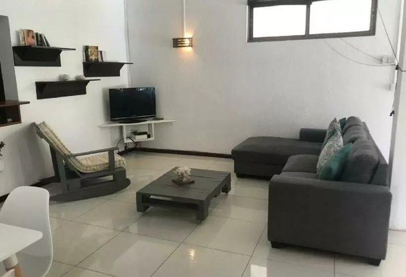 پانسیون Pereybere Villa Valari With Pool Near Beach