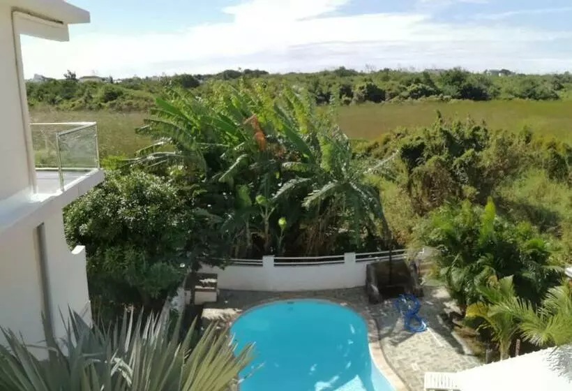 پانسیون Pereybere Villa Valari With Pool Near Beach