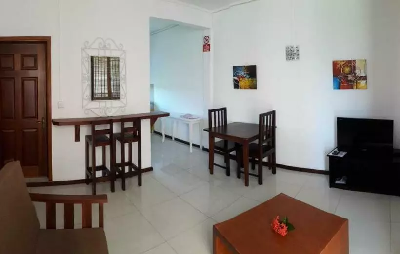 پانسیون Pereybere Villa Valari With Pool Near Beach