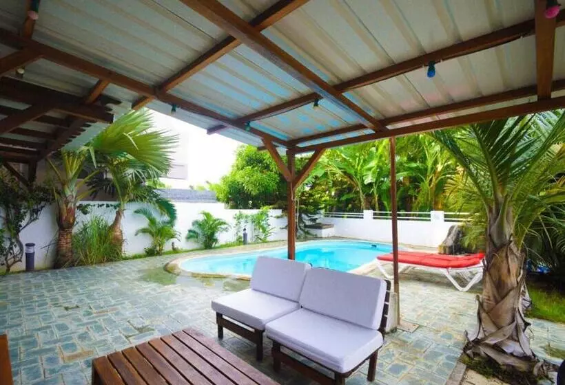 پانسیون Pereybere Villa Valari With Pool Near Beach