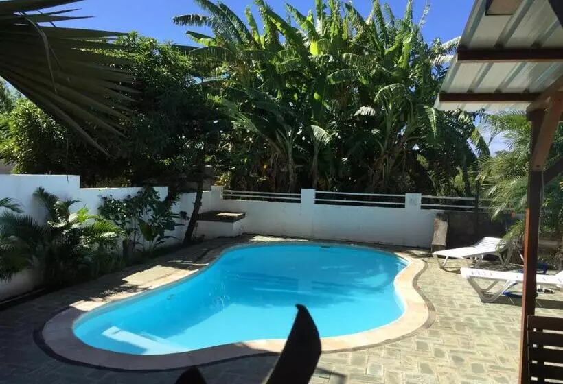 پانسیون Pereybere Villa Valari With Pool Near Beach