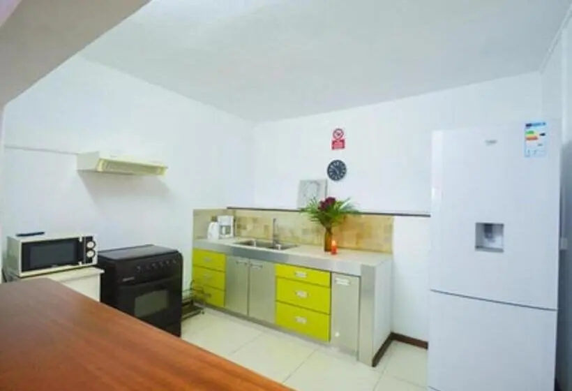 پانسیون Pereybere Villa Valari With Pool Near Beach