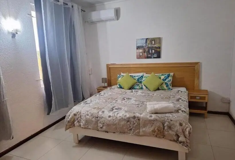 پانسیون Pereybere Villa Valari With Pool Near Beach