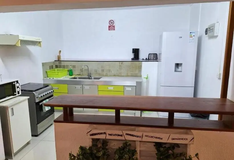 پانسیون Pereybere Villa Valari With Pool Near Beach