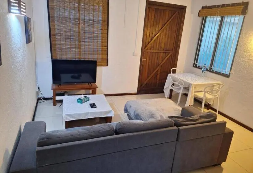 پانسیون Pereybere Villa Valari With Pool Near Beach
