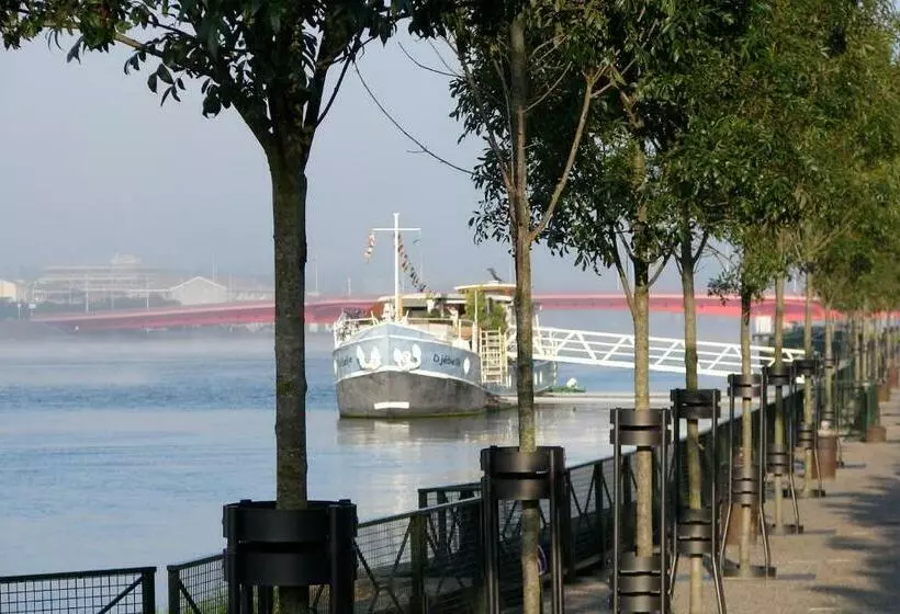 پانسیون Péniche Djebelle