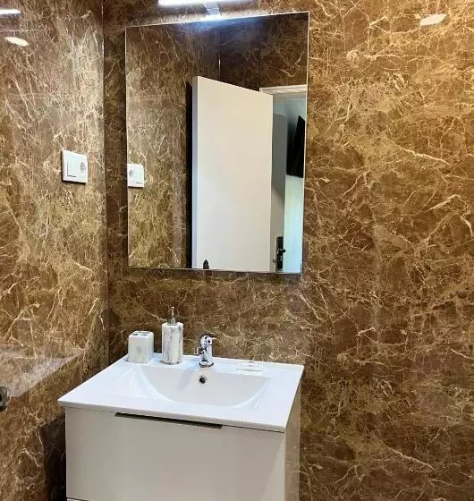 ペンション Raiano Guest House