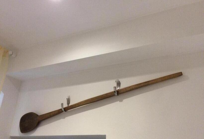 تختخواب و صبحانه Il Pavone