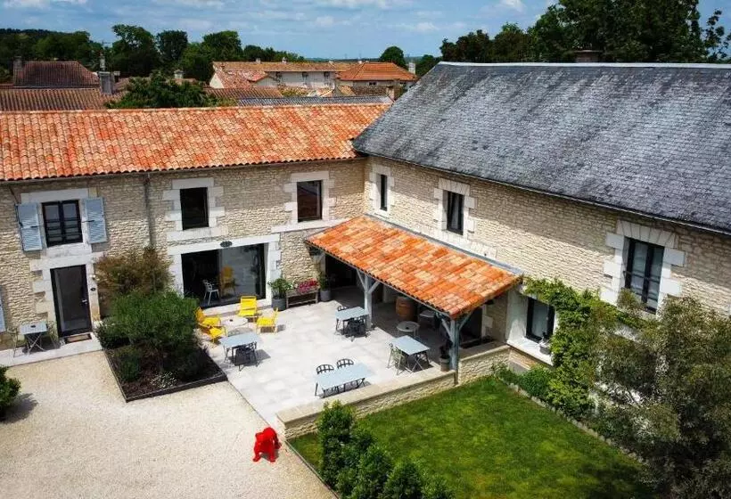 ベッドアンドブレックファースト Au Logis De Bellefois   Chambres D Hôtes
