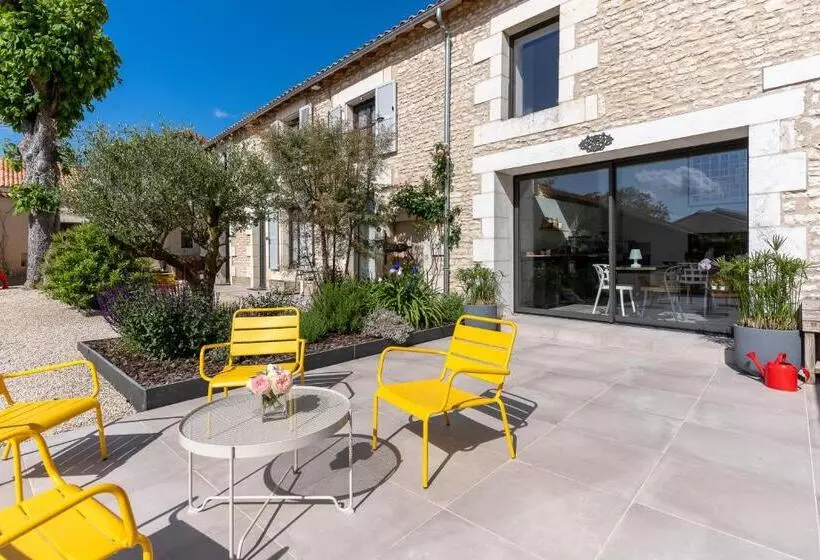 ベッドアンドブレックファースト Au Logis De Bellefois   Chambres D Hôtes