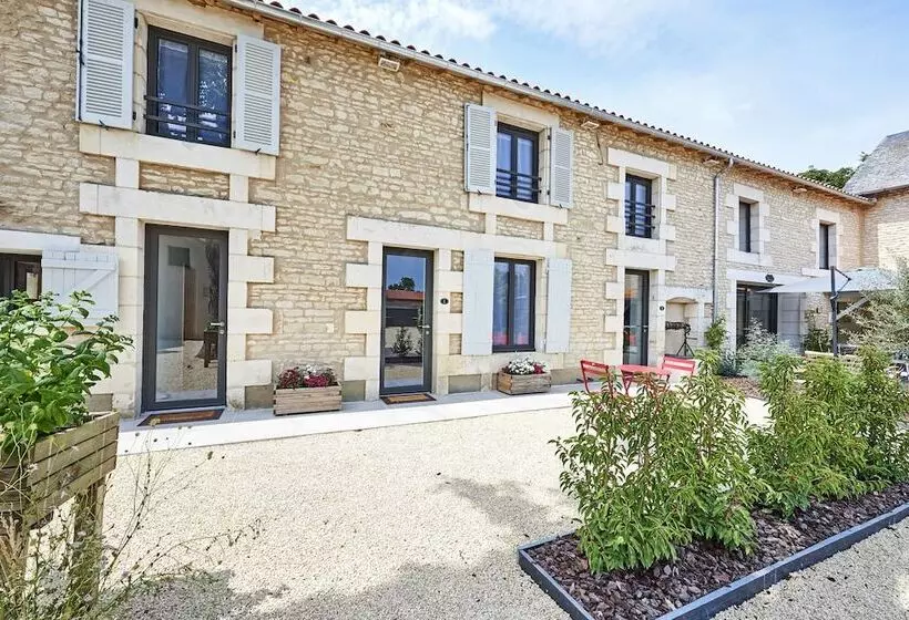 ベッドアンドブレックファースト Au Logis De Bellefois   Chambres D Hôtes